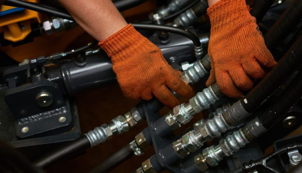 02 How Mobile Hydraulic Hose Repair Can Save Your Business Time and Money - BFS Fleet Services Featured IMG