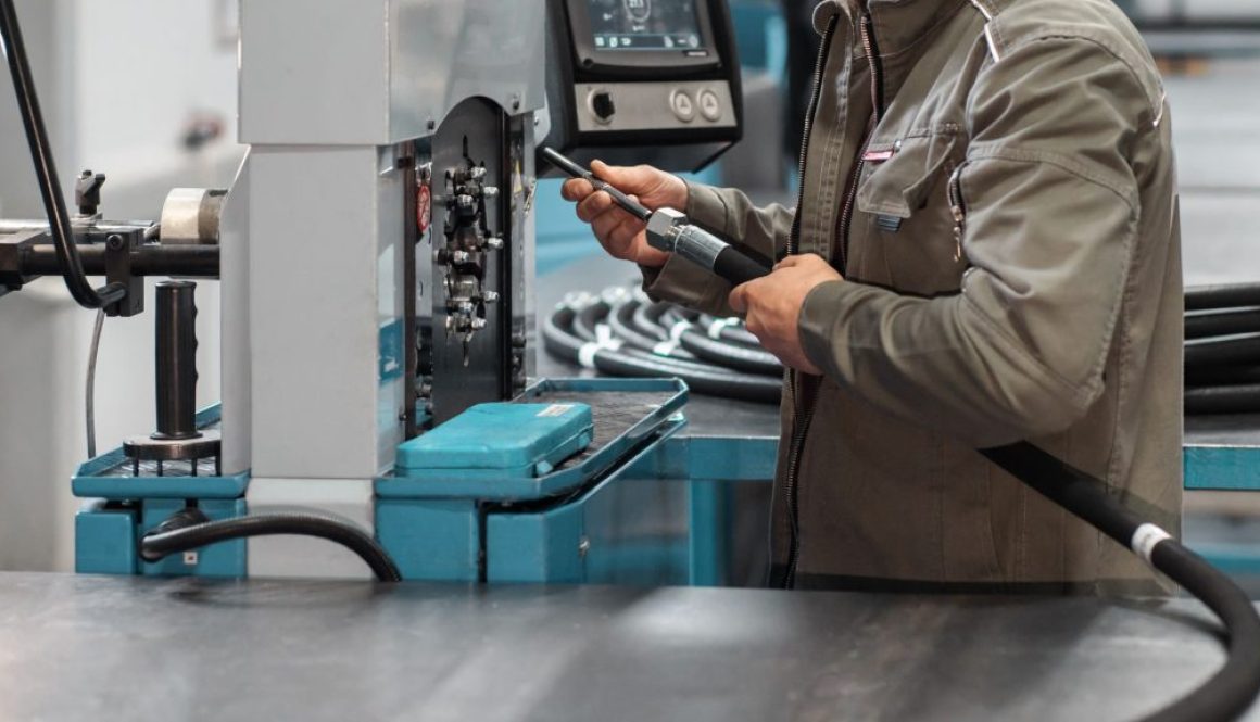 04 Top 6 Signs Your Hydraulic Hose Needs Immediate Repair - BFS Fleet Services Featured IMG