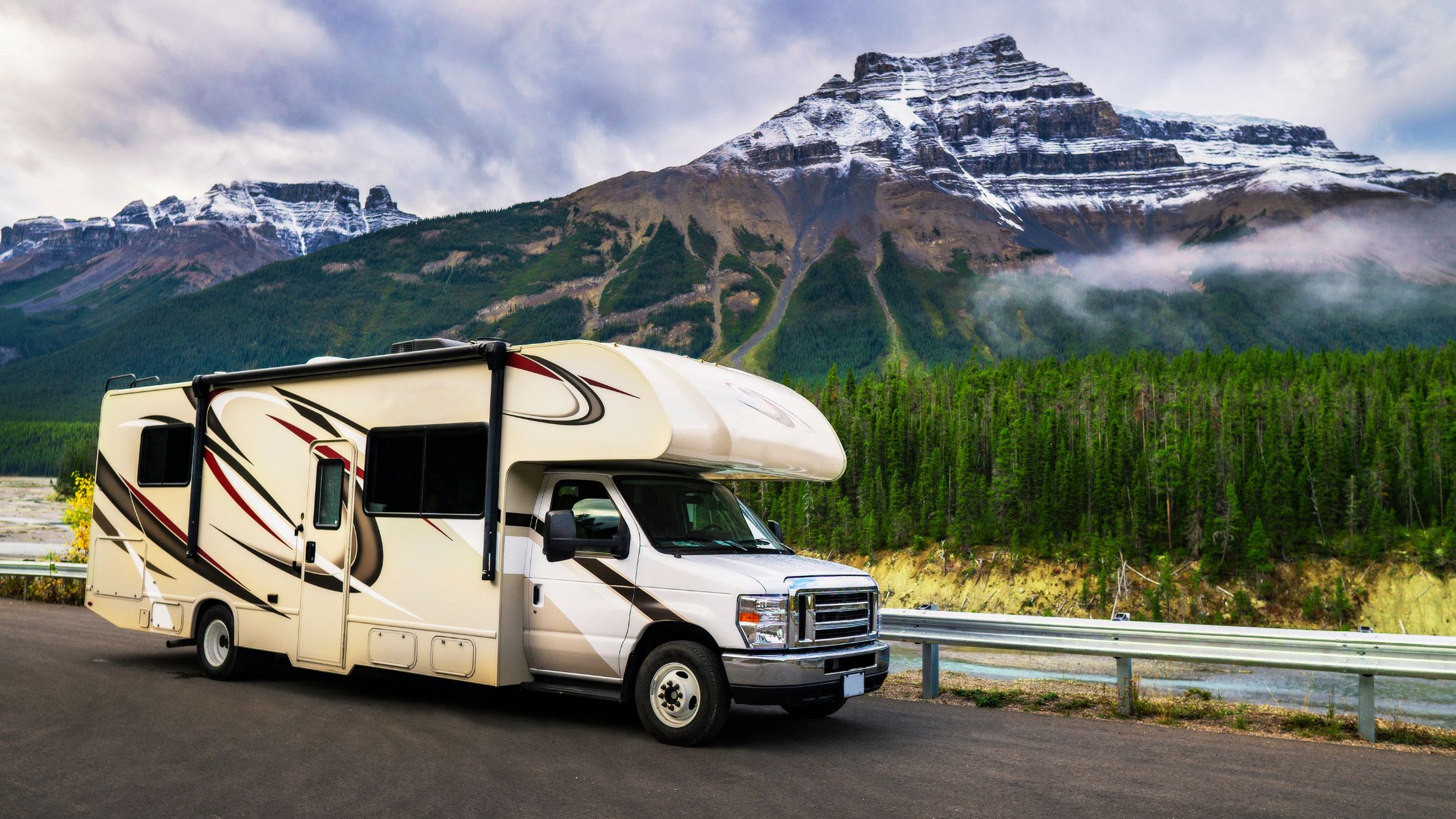 05 What to Do When Your RV Breaks Down on the Road - BFS Fleet Services Featured IMG