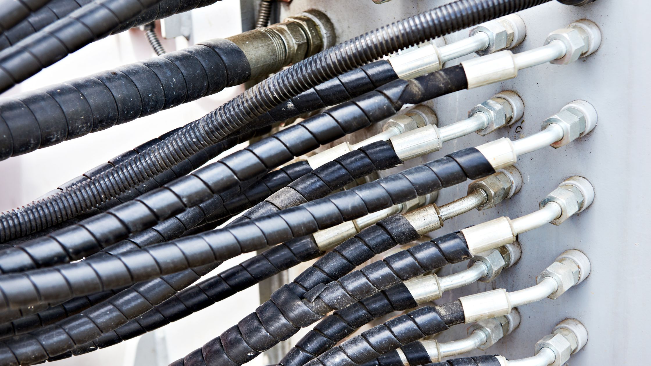 17 When to Replace Hydraulic Hoses_ Signs Your Hoses Are Worn Out - BFS Fleet Services Featured IMG