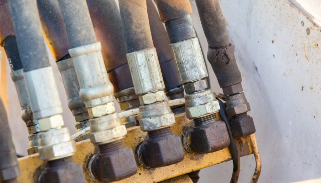 18 How to Protect Your Hydraulic Hoses from Environmental Damage - BFS Fleet Services Featured IMG