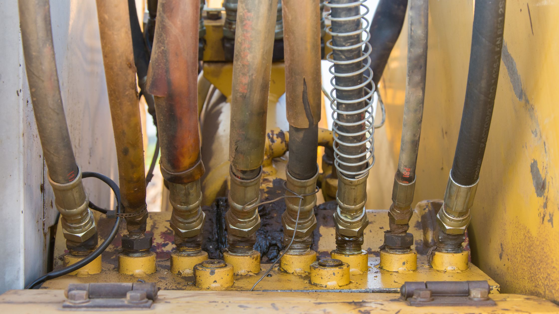 22 What to Do When Your Hydraulic Hose Breaks on Site - BFS Fleet Services Featured IMG