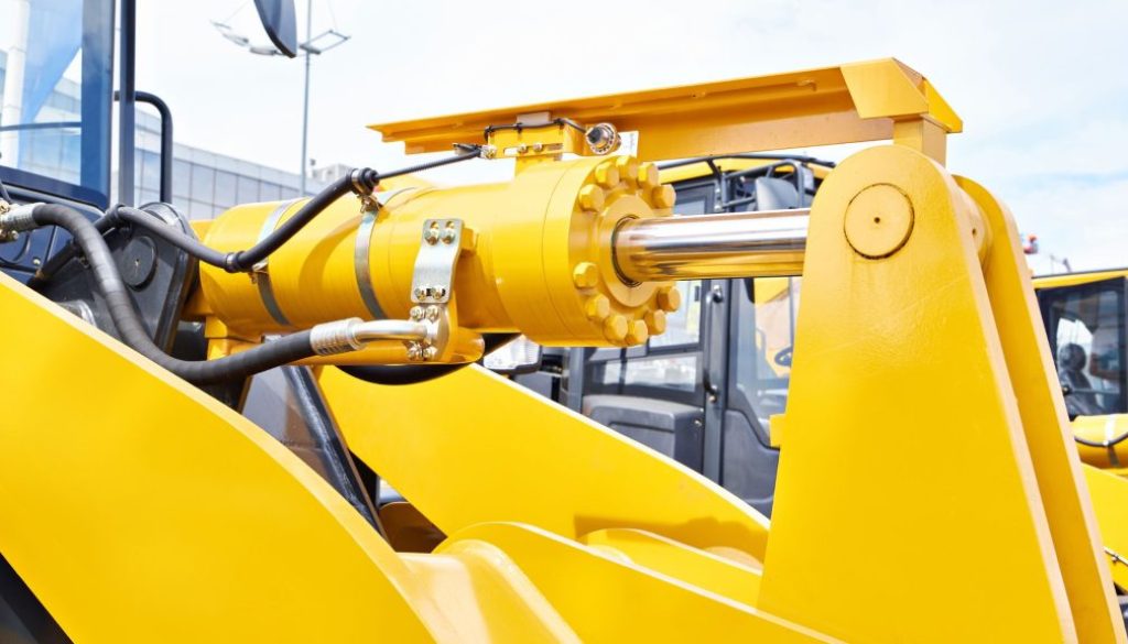 24 How to Avoid Hydraulic Equipment Downtime with Preventive Maintenance - BFS Fleet Services Featured IMG