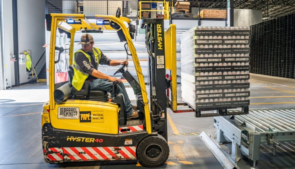 29 How to Troubleshoot Common Hydraulic Issues in Forklifts - BFS Fleet Services Featured IMG
