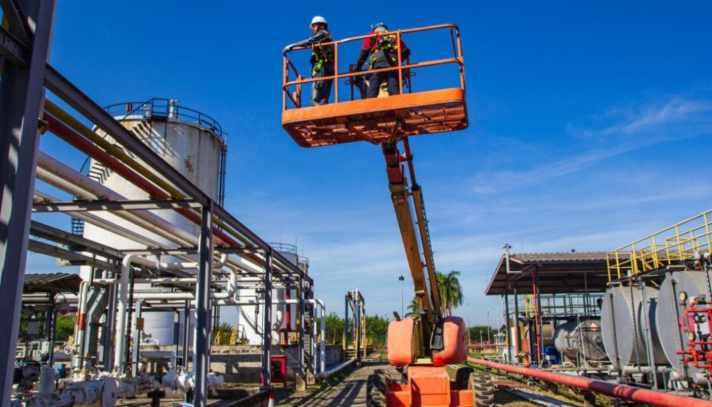 30 How to Prevent Hydraulic Hose Leaks in Your Fleet Vehicles - BFS Fleet Services Featured IMG